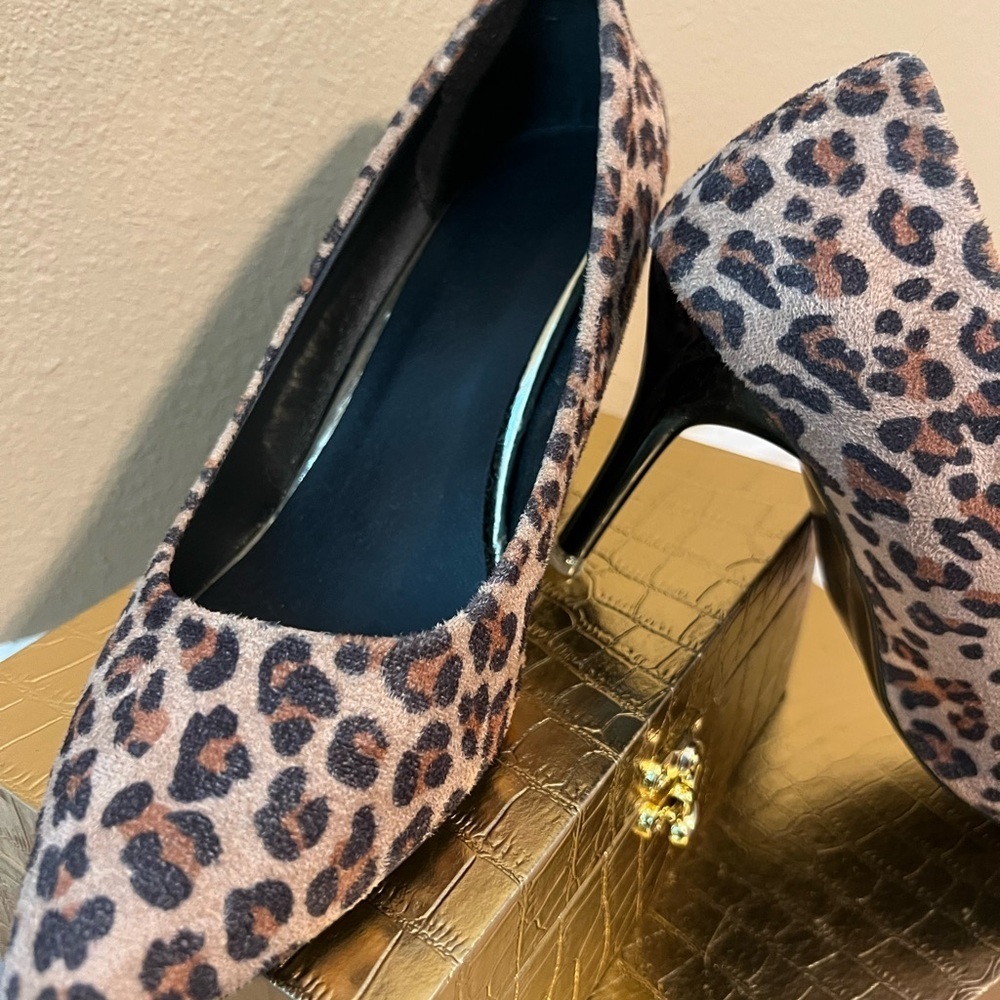 Brown Animal Print Heels with Stiletto Design - Picture 2 of 8